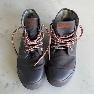 Woman’s high top Bangs